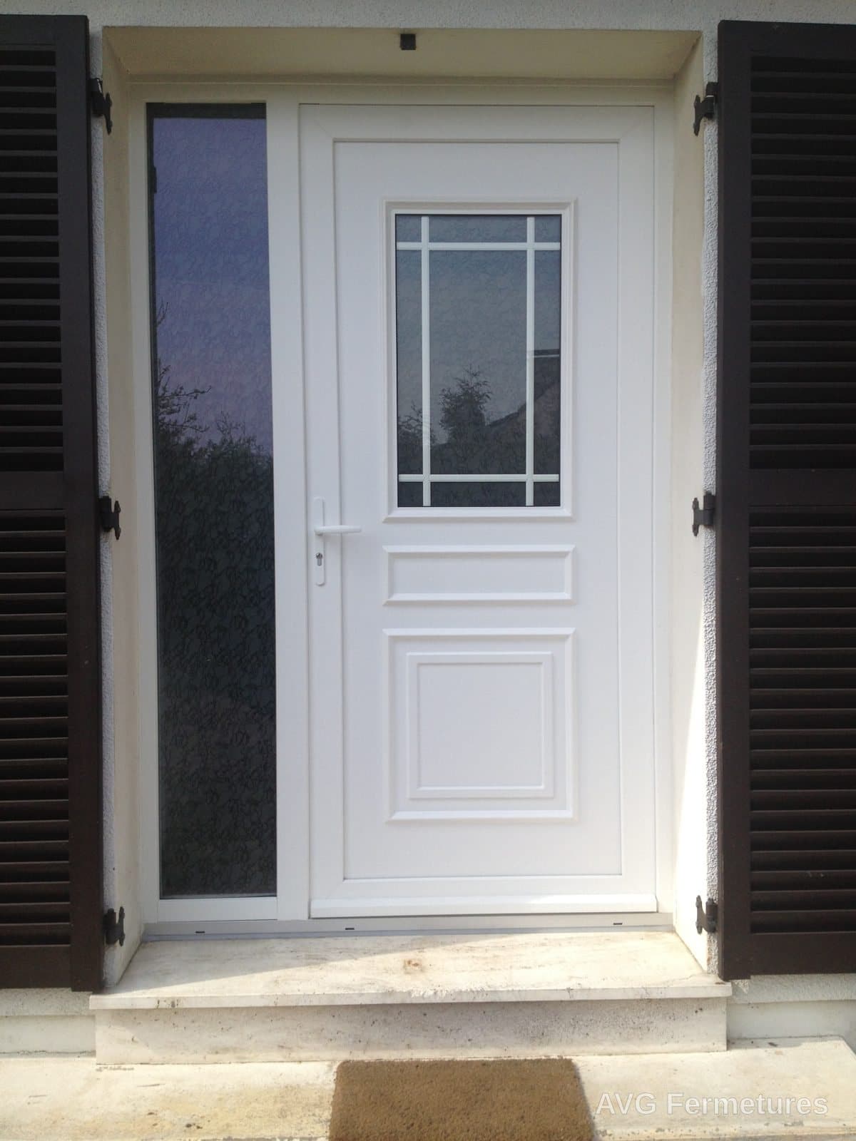 Porte d'entrée PVC blanche avec tierce vitrée